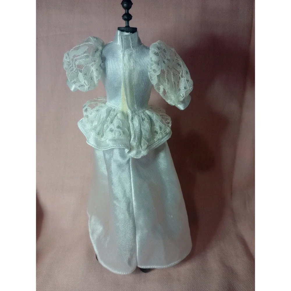 Vintage 1992 Genuine Barbie‎ Bridal Collection #867 White Wedding Dress Gown